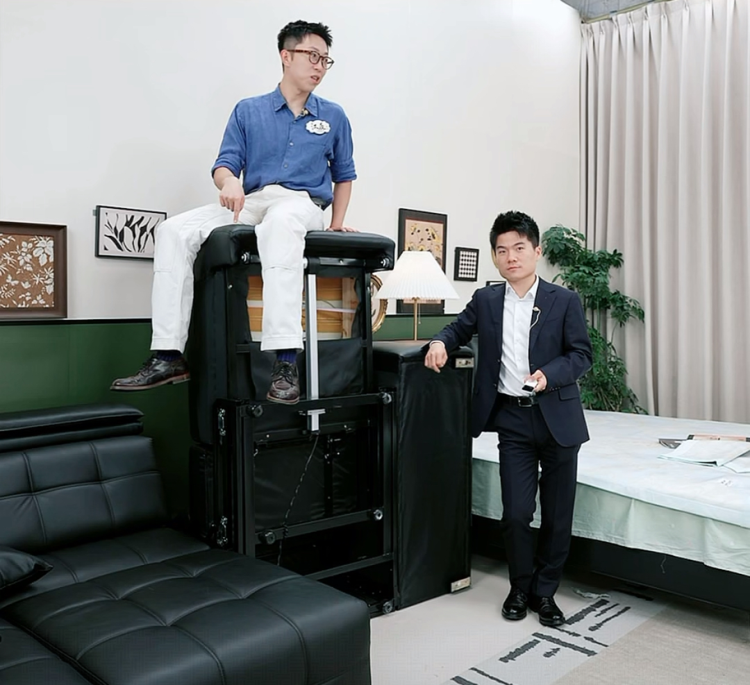 与其抱怨董宇辉式流量明星引致实体商家的痛苦，不如摆脱一场自己毫无胜算的低维竞争